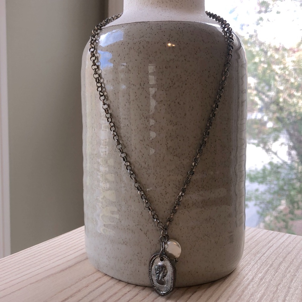 Aged cameo and pearl gold necklace